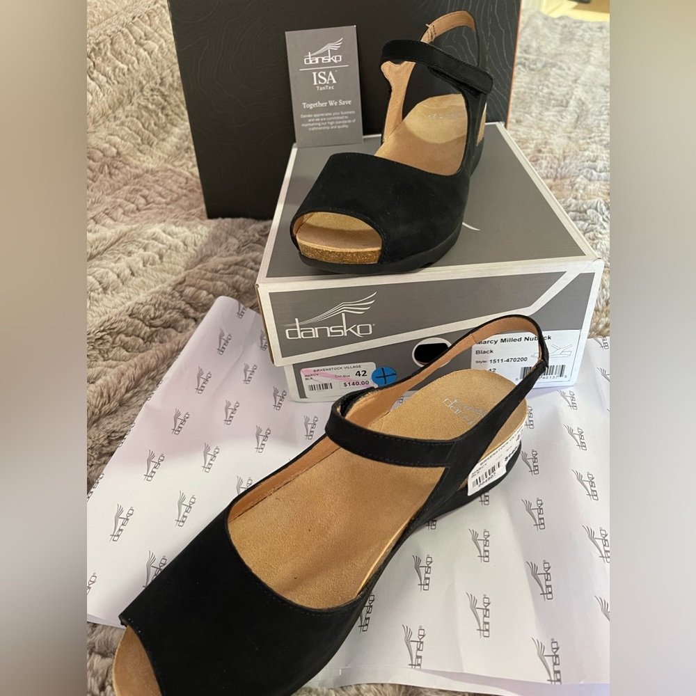 dansko BRAND NEW in box & tags W size 42 =11.5-12. Soft leather